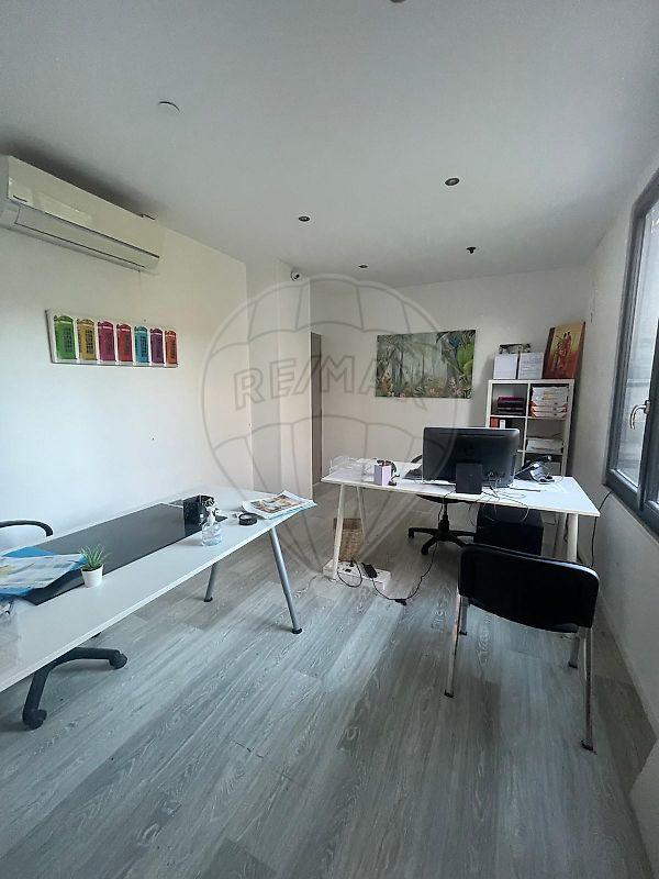 Local commercial - 437 m² - 10 pièces