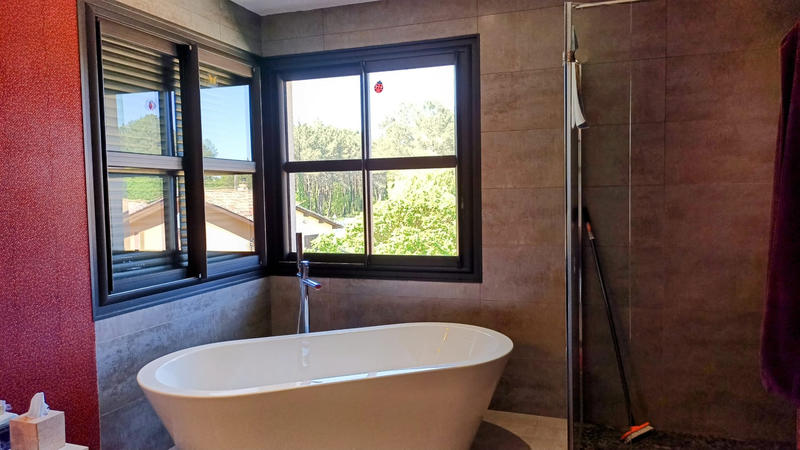 Propriété - 260 m² - 7 pièces