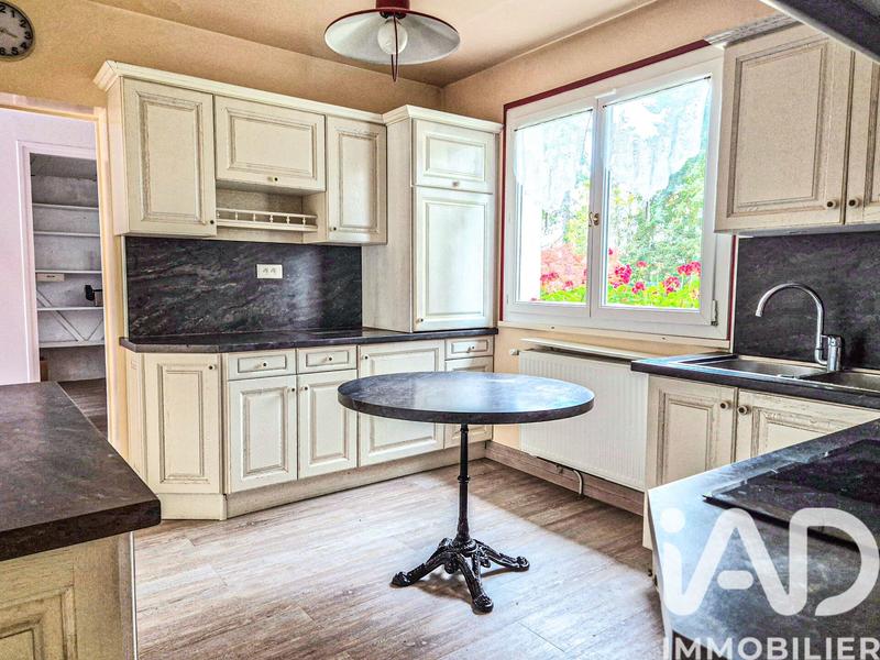 Maison - 200 m² - 7 pièces