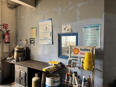 Entrepôt - 2 600 m² - 6 pièces