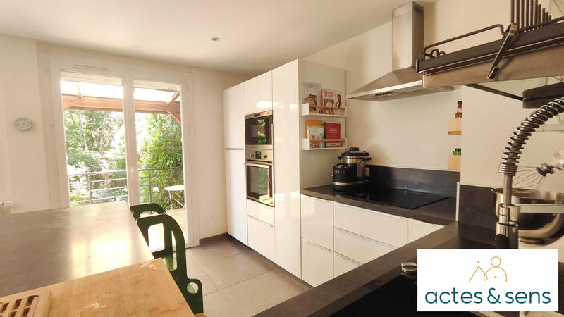 Maison - 94 m² - 6 pièces