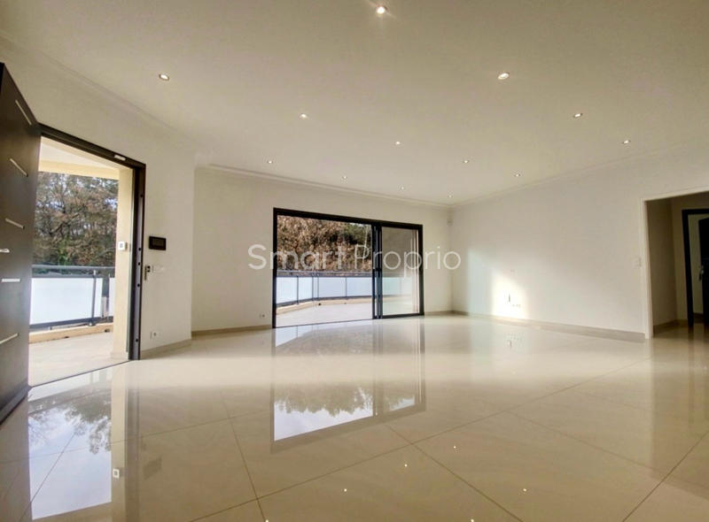 Propriété - 250 m² - 6 pièces