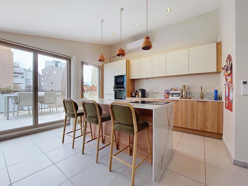 Appartement - 93 m² - 4 pièces