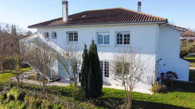 Maison - 206 m² - 8 pièces