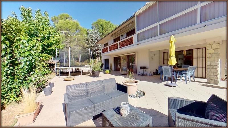 Maison - 204 m² - 7 pièces