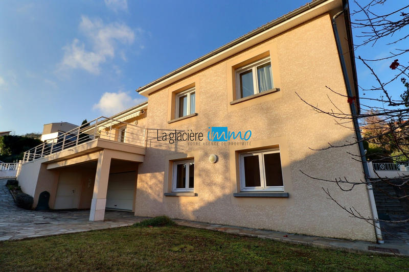 Maison traditionnelle - 155 m² - 6 pièces