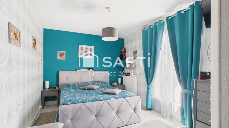 Maison - 234 m² - 8 pièces