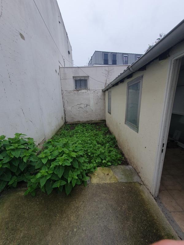 Local d'activité / Entrepôt - 220 m² - 6 pièces