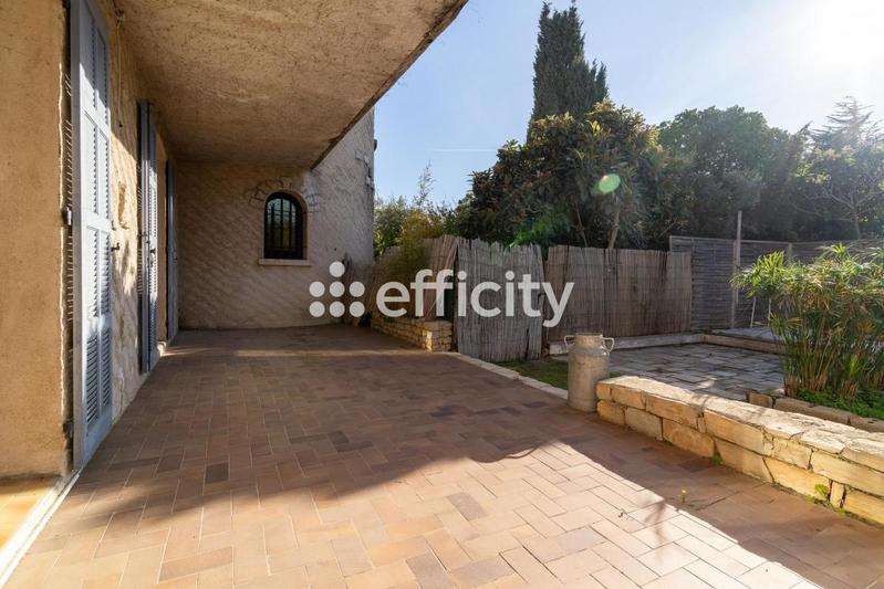 Maison - 328 m² - 8 pièces