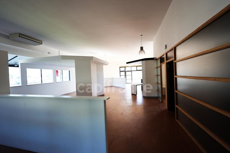 Local commercial - 250 m² - 4 pièces
