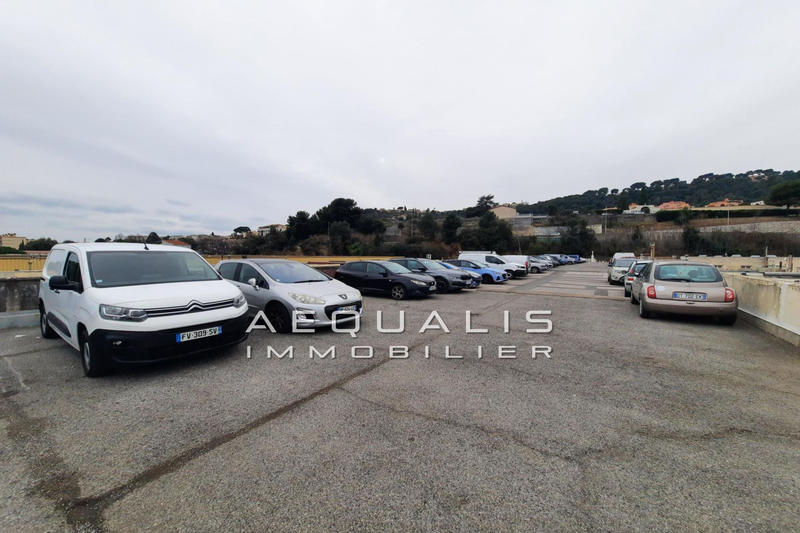 Parking / Garage - 63 m²