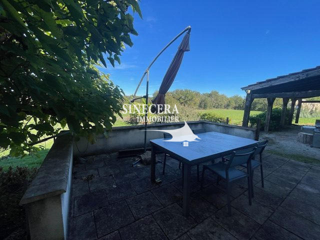 Maison - 340 m² - 5 pièces