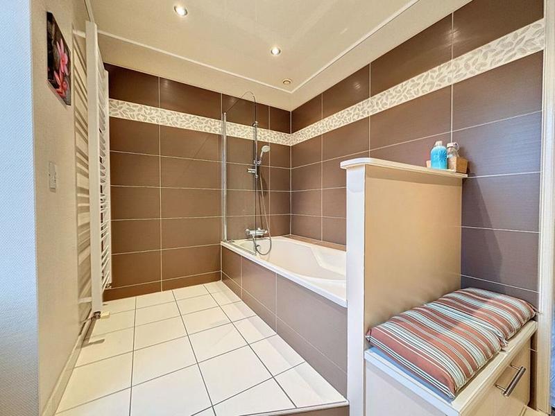 Propriété - 300 m² - 14 pièces