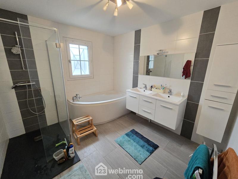 Maison - 110 m² - 4 pièces