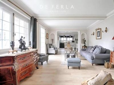 Demeure - 200 m² - 7 pièces