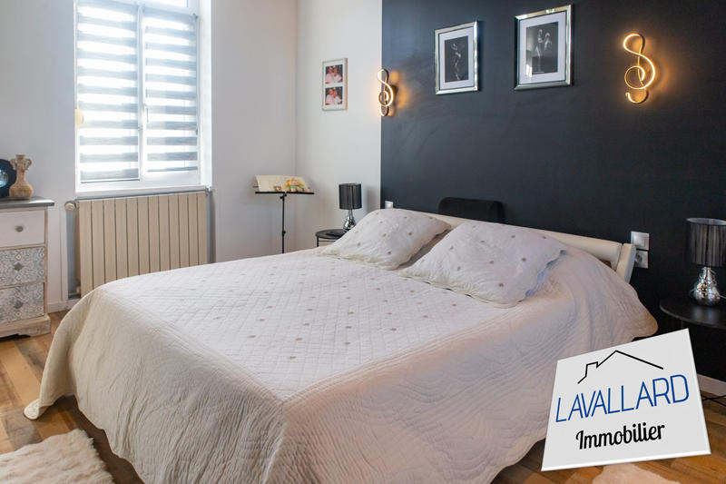 Maison - 260 m² - 10 pièces