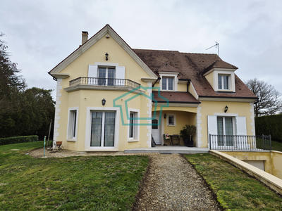 Maison - 205 m² - 7 pièces