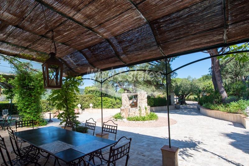 Propriété - 438 m² - 18 pièces