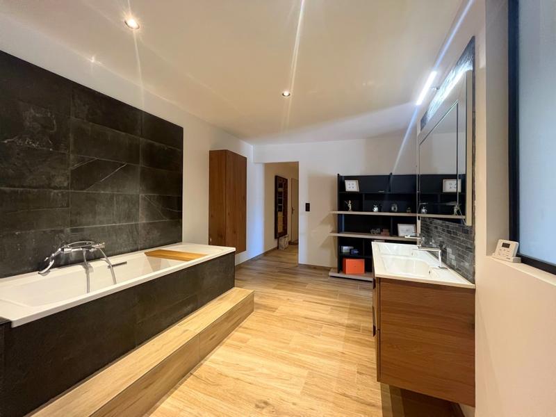 Villa - 207 m² - 8 pièces