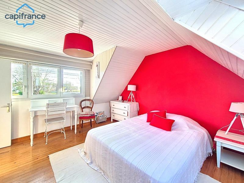 Maison - 233 m² - 10 pièces