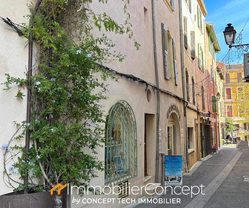 Maison traditionnelle - 139 m² - 8 pièces