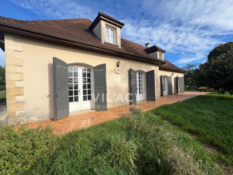 Maison - 222 m² - 7 pièces