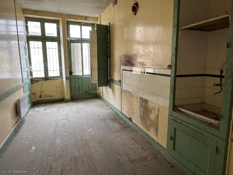 Maison - 250 m² - 10 pièces