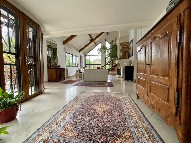 Maison - 330 m² - 9 pièces