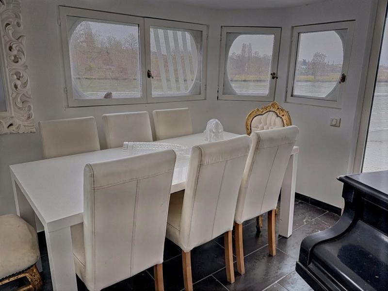 Maison - 230 m² - 15 pièces