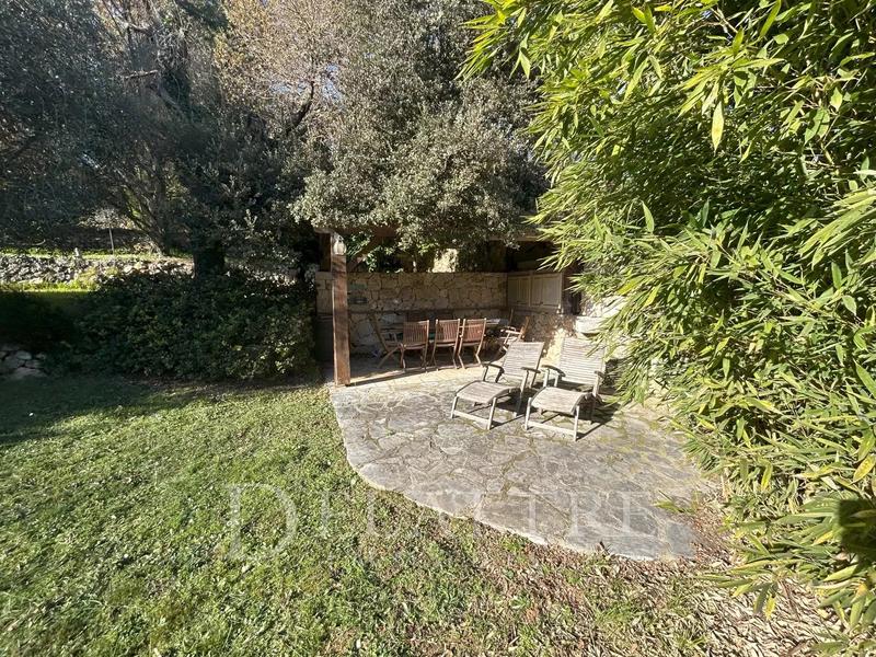 Villa - 263 m² - 9 pièces