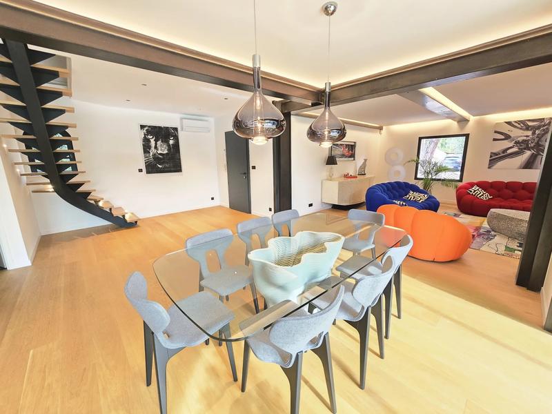 Villa - 280 m² - 8 pièces