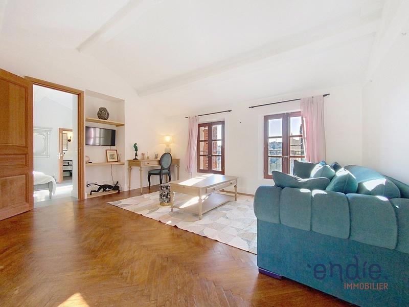 Maison - 258 m² - 7 pièces