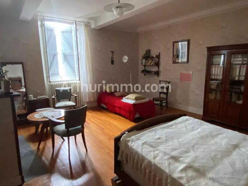 Maison - 400 m² - 12 pièces