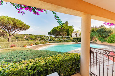 Maison - 250 m² - 6 pièces