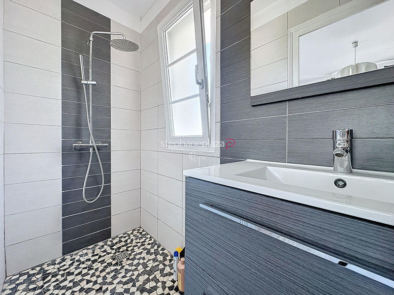 Maison - 180 m² - 8 pièces