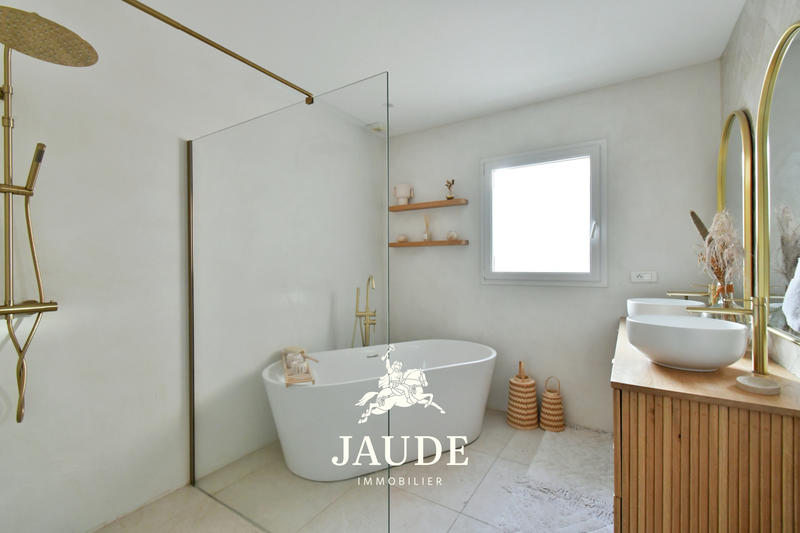 Maison - 236 m² - 9 pièces