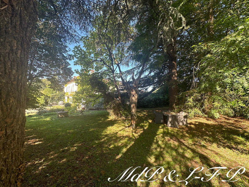 Maison - 241 m² - 7 pièces