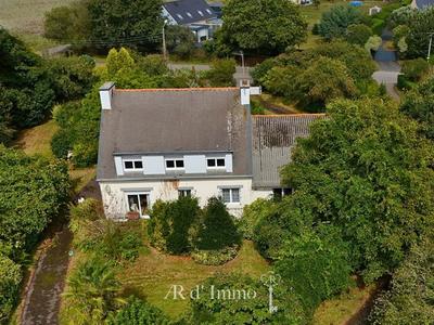 Maison - 168 m² - 9 pièces