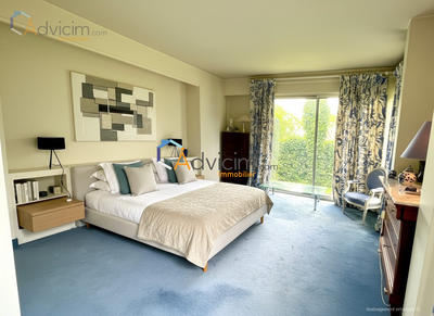 Maison contemporaine - 231 m² - 5 pièces