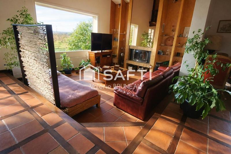 Maison - 255 m² - 9 pièces