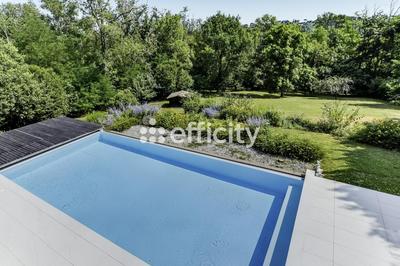 Maison - 393 m² - 10 pièces