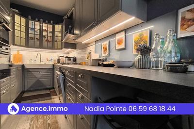 Maison - 230 m² - 7 pièces