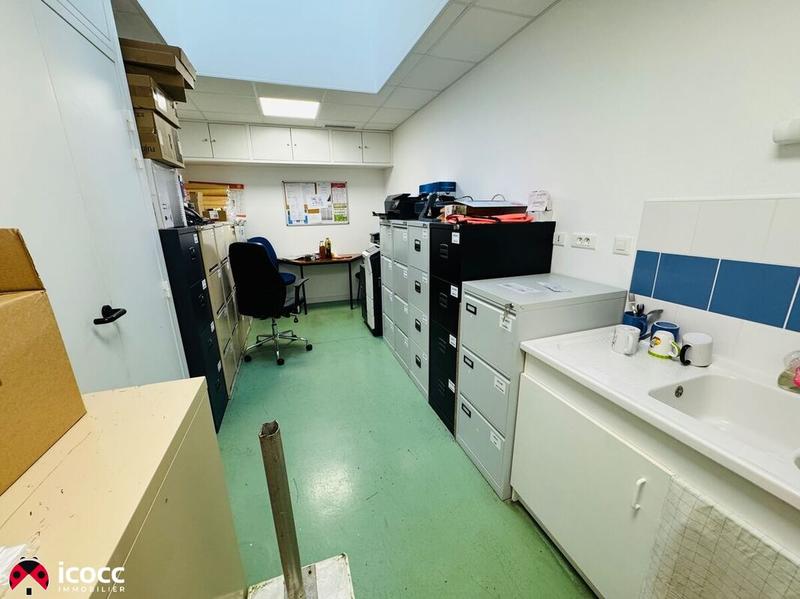 Local d'activités - 139 m² - 8 pièces