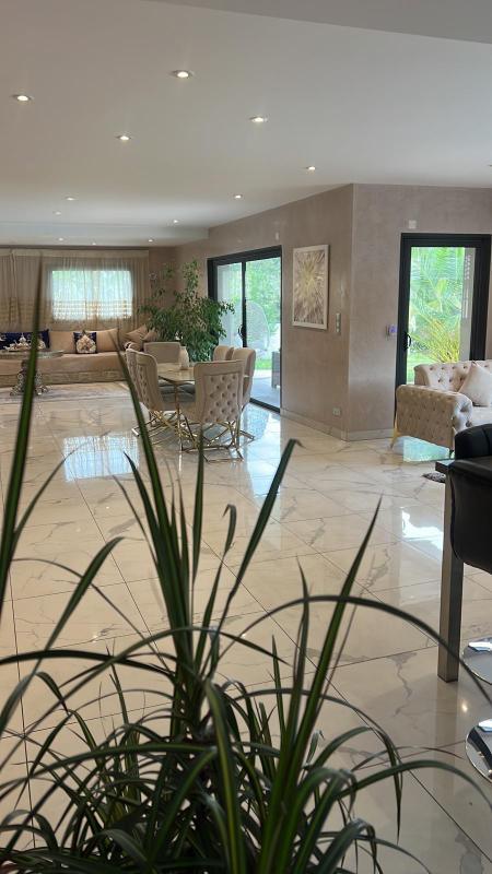 Demeure - 224 m² - 5 pièces