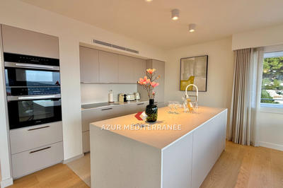 Appartement - 99 m² - 4 pièces