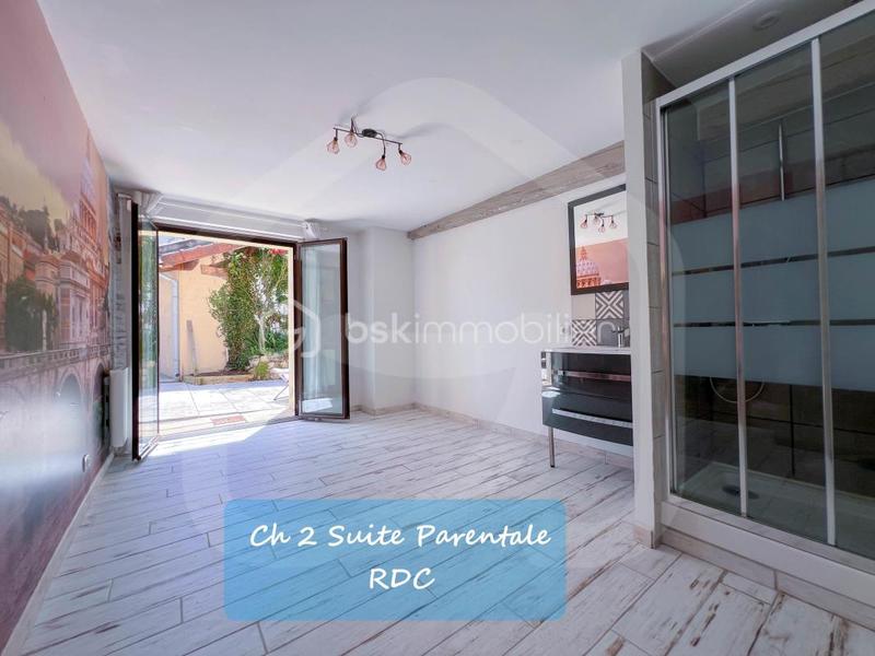 Maison - 280 m² - 8 pièces