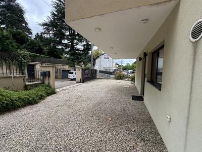 Local d'activité / Entrepôt - 125 m² - 6 pièces