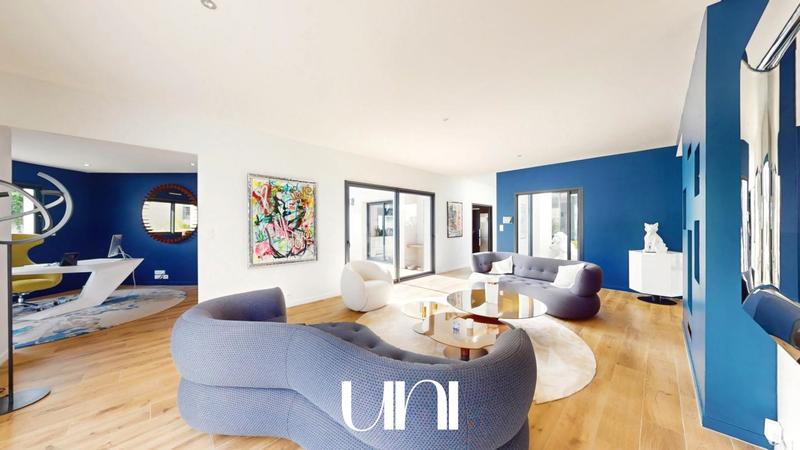 Maison - 300 m² - 7 pièces