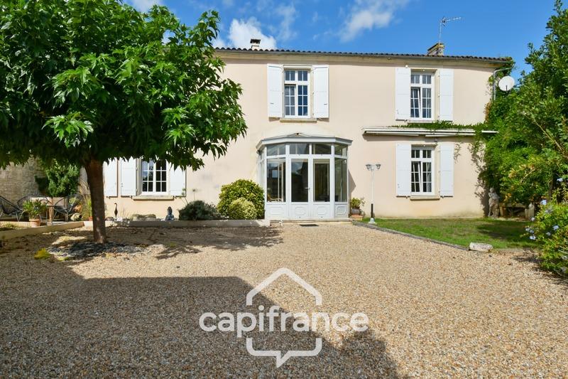 Maison - 268 m² - 10 pièces