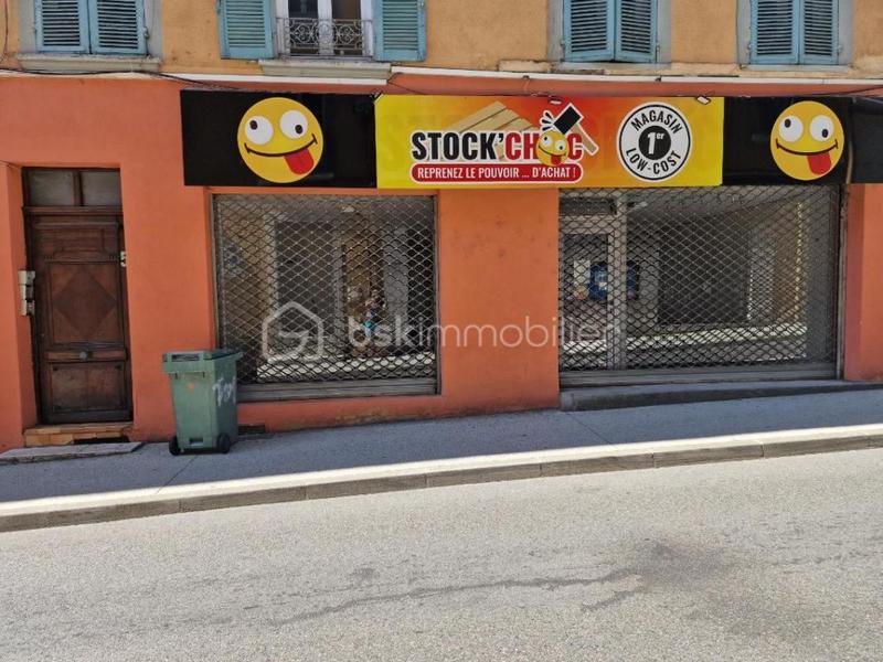 Local commercial - 217 m² - 4 pièces